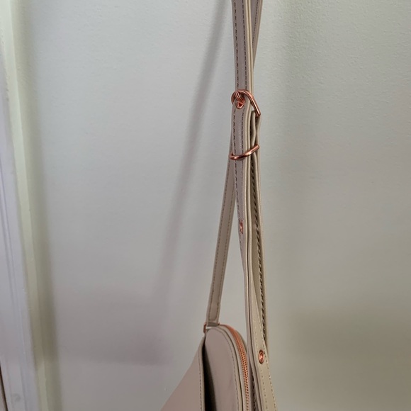 Matt & Nat Crossbody Bag - Cream with rose gold details - Picture 4 of 5